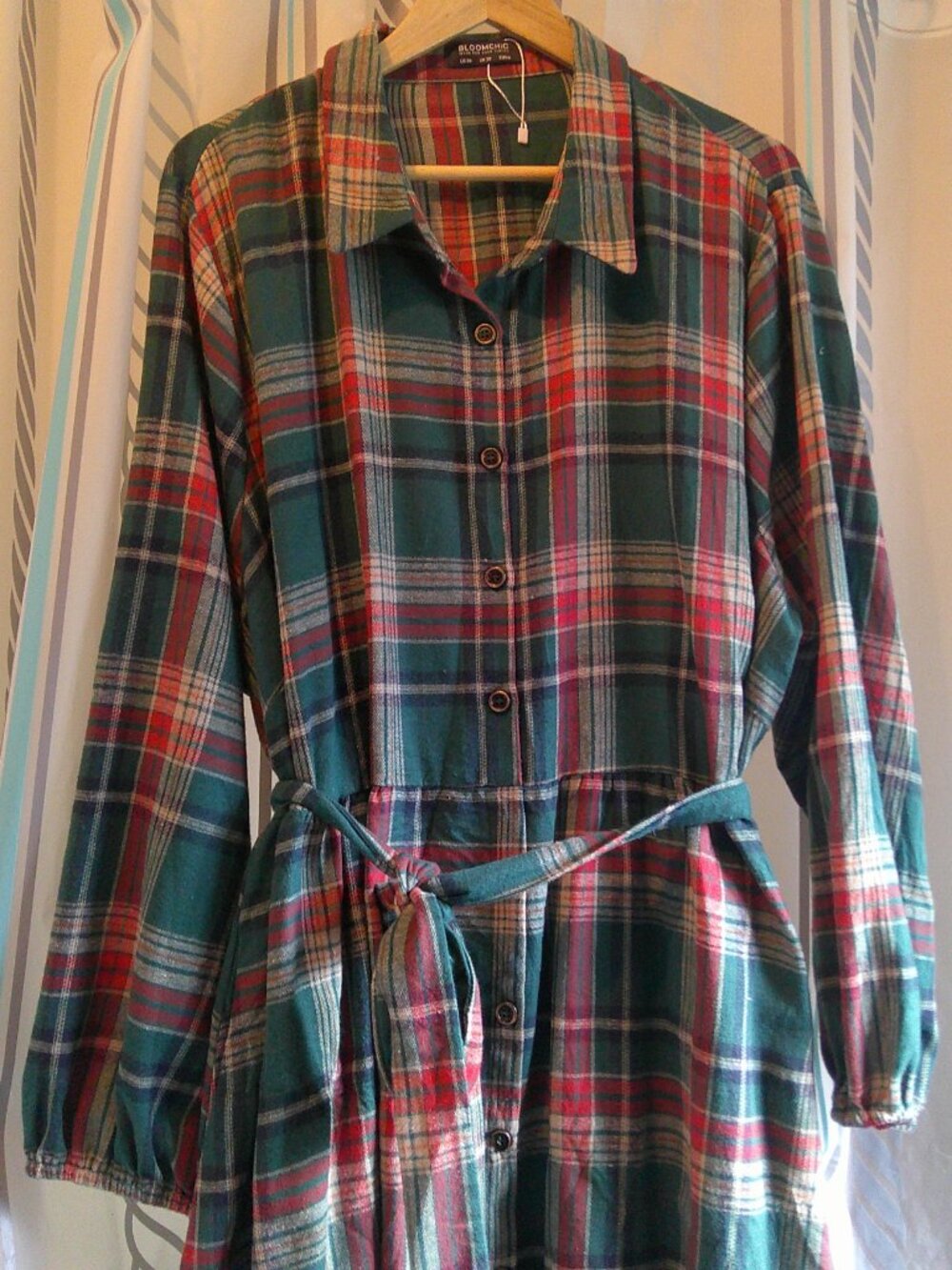 NEW "Bloomchic" Plaid Notched Belted Pocket Curved Hem Flannel Dress Woman Sz 26 - Picture 4 of 7